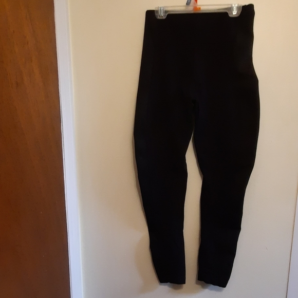 Spanx Black Textured Side Panels Legging Pant Size M - Picture 9 of 14